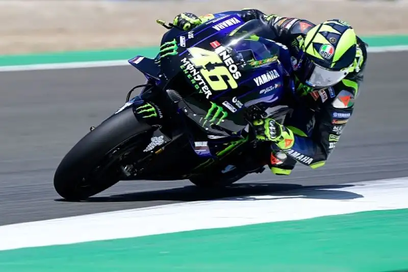 Fabio Quartararo vince il Gran Premio d'Andalusia, seconda prova del Mondiale di MotoGp, e  approfitta nel migliore dei modi dello stop forzato di Marc Marquez. 