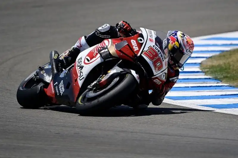 Fabio Quartararo vince il Gran Premio d'Andalusia, seconda prova del Mondiale di MotoGp, e  approfitta nel migliore dei modi dello stop forzato di Marc Marquez. 