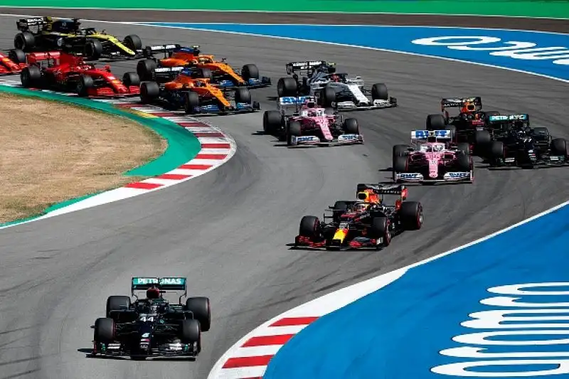 Alle spalle del podio Sergio Perez, Stroll e Sainz. Vettel settimo grazie ad una buona gestione delle gomme davanti ad Albon, Gasly e Norris.