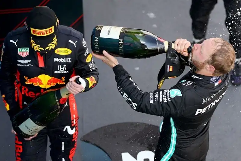 Alle spalle del podio Sergio Perez, Stroll e Sainz. Vettel settimo grazie ad una buona gestione delle gomme davanti ad Albon, Gasly e Norris.