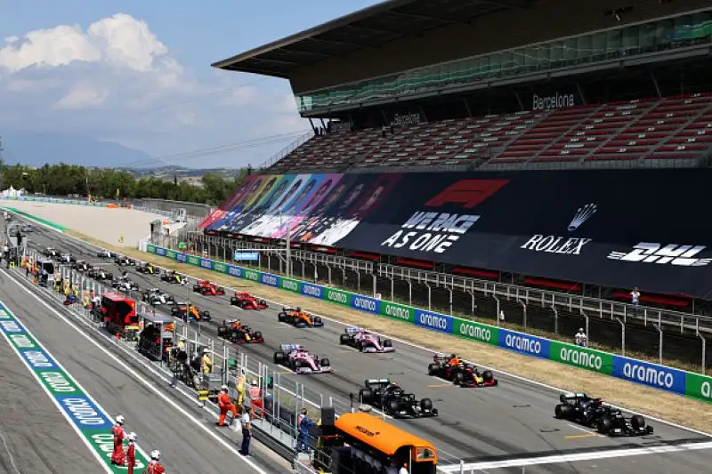 Alle spalle del podio Sergio Perez, Stroll e Sainz. Vettel settimo grazie ad una buona gestione delle gomme davanti ad Albon, Gasly e Norris.