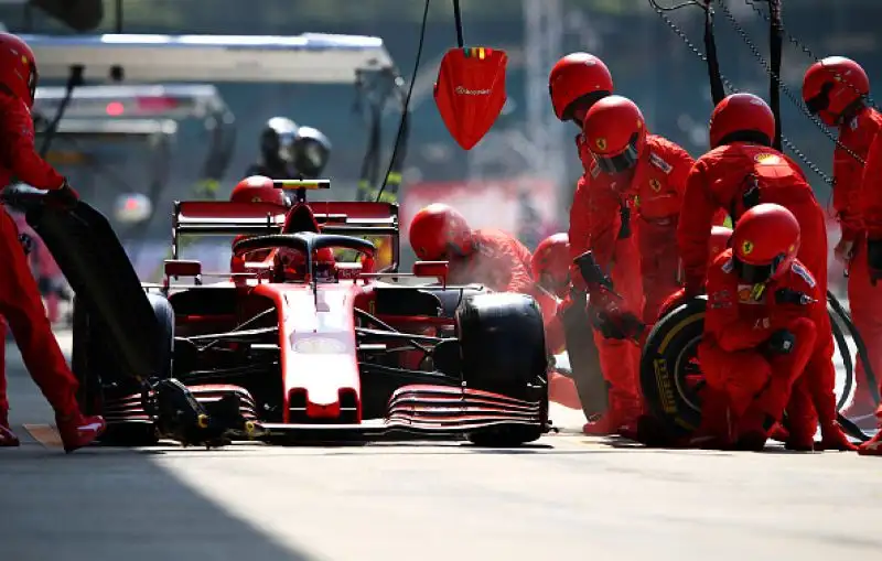 Il pilota delle Red Bull sul podio con Hamilton e Bottas. 