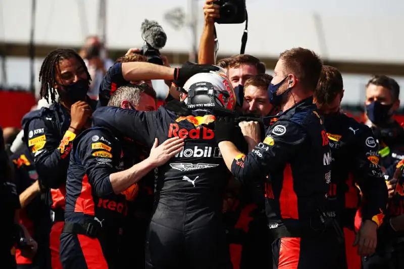 Il pilota delle Red Bull sul podio con Hamilton e Bottas. 