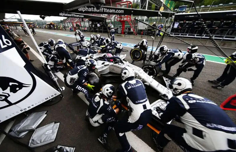 Lewis Hamilton ha vinto dominando il Gran Premio del Belgio, settima prova del Mondiale di Formula 1. 