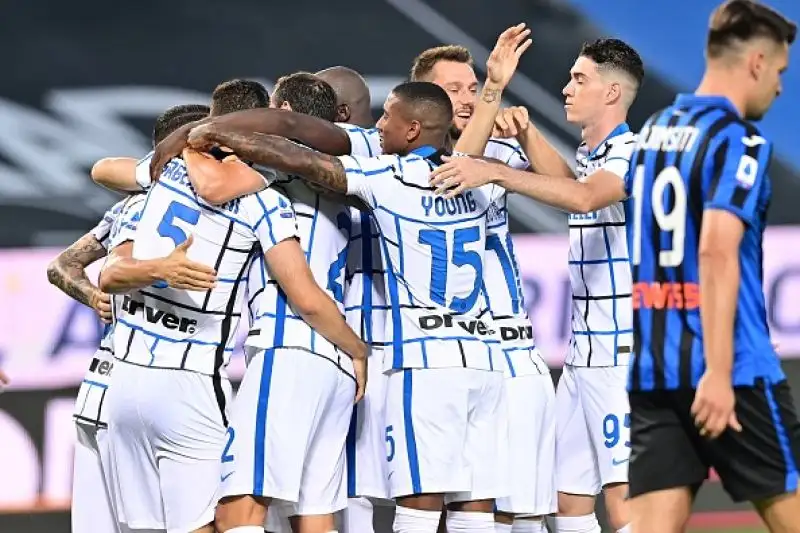 Con le reti di D'Ambrosio e Ashley Young nel primo tempo i nerazzurri chiudono in bellezza la stagione contro una comunque positiva Atalanta.