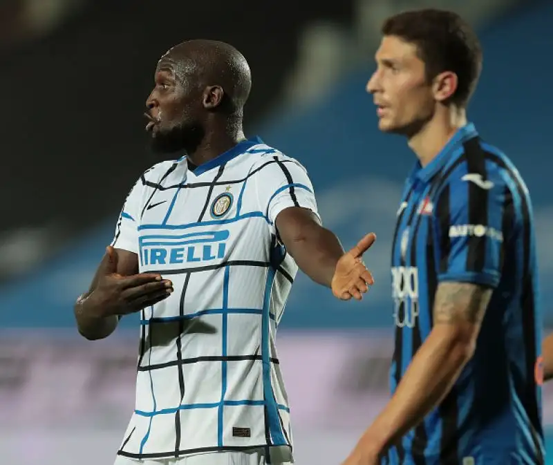 Con le reti di D'Ambrosio e Ashley Young nel primo tempo i nerazzurri chiudono in bellezza la stagione contro una comunque positiva Atalanta.