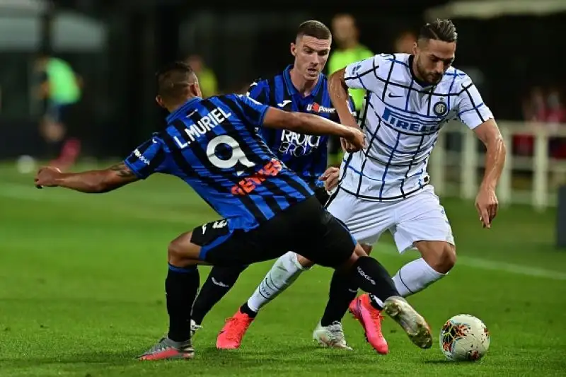 Con le reti di D'Ambrosio e Ashley Young nel primo tempo i nerazzurri chiudono in bellezza la stagione contro una comunque positiva Atalanta.