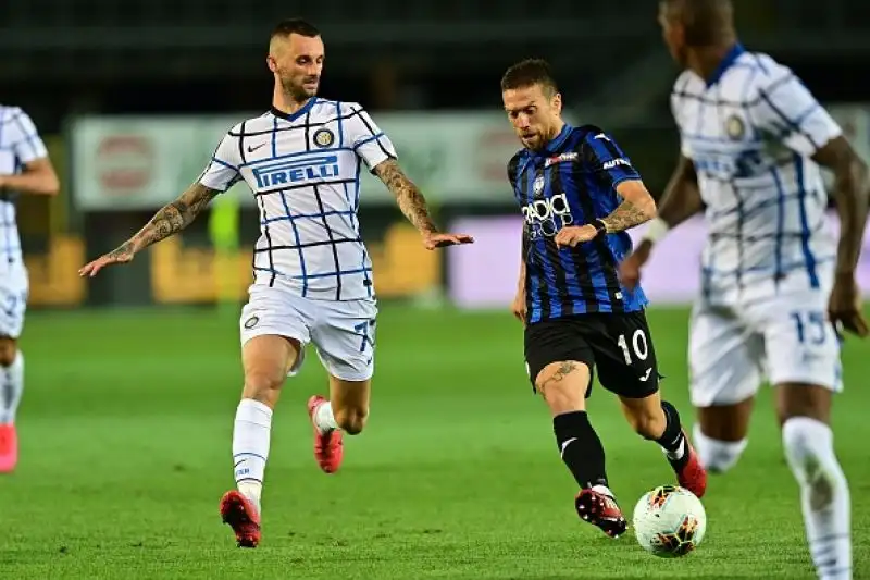 Con le reti di D'Ambrosio e Ashley Young nel primo tempo i nerazzurri chiudono in bellezza la stagione contro una comunque positiva Atalanta.