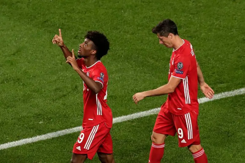 Con un gol di Koman nella ripresa i tedeschi hanno avuto la meglio sui parigini ottenendo, primi nella storia,  l'11 vittoria in altrettante partite.