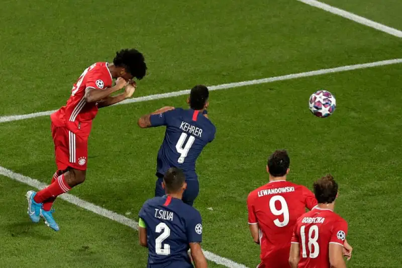 Con un gol di Koman nella ripresa i tedeschi hanno avuto la meglio sui parigini ottenendo, primi nella storia,  l'11 vittoria in altrettante partite.