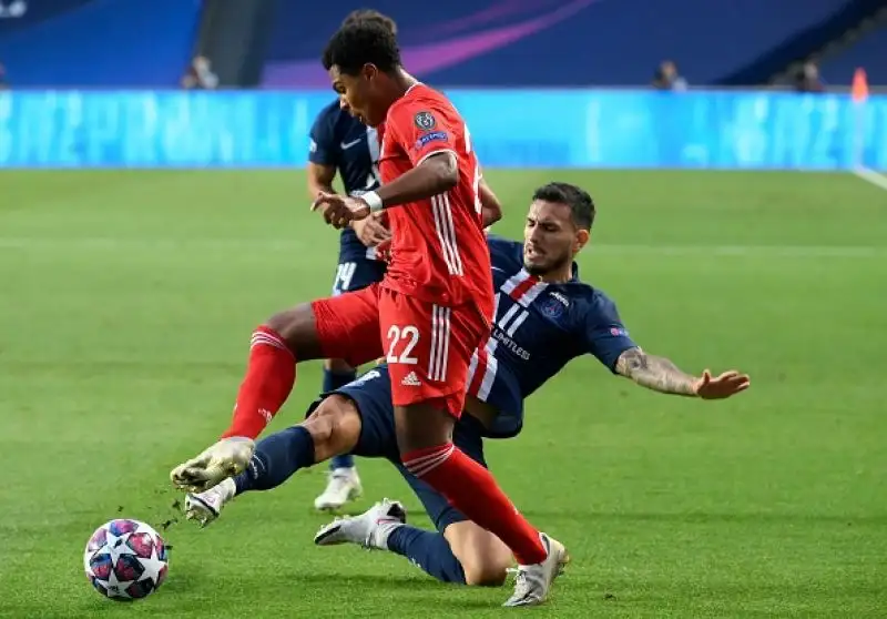 Con un gol di Koman nella ripresa i tedeschi hanno avuto la meglio sui parigini ottenendo, primi nella storia,  l'11 vittoria in altrettante partite.