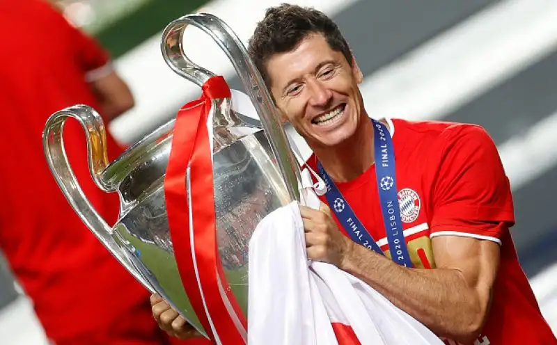 Con un gol di Koman nella ripresa i tedeschi hanno avuto la meglio sui parigini ottenendo, primi nella storia,  l'11 vittoria in altrettante partite.