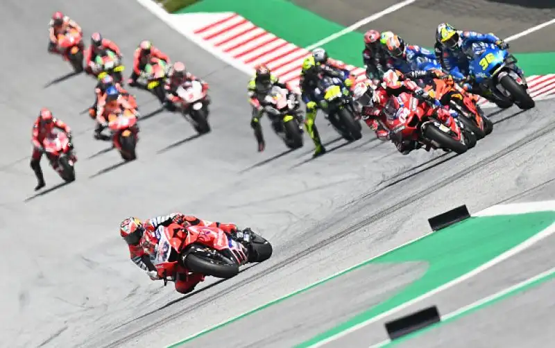Sul podio con il centauro forlivese la Suzuki di Mir e la Ducati Pramac di Miller.Poi Binder, Rossi, Nakagami e Petrucci.