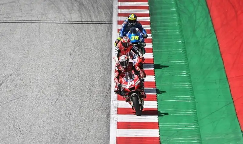 Sul podio con il centauro forlivese la Suzuki di Mir e la Ducati Pramac di Miller.Poi Binder, Rossi, Nakagami e Petrucci.