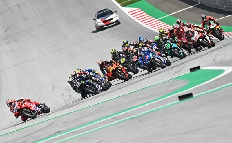 Sul podio con il centauro forlivese la Suzuki di Mir e la Ducati Pramac di Miller.Poi Binder, Rossi, Nakagami e Petrucci.
