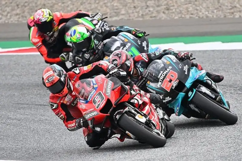 Dopo Oliveira, Miller e Pol Espragaro alle spalle del podio Mir, Dovizioso e Rins, nono Valentino Rossi.