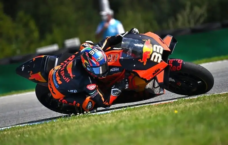 Brad Binder ha vinto a sorpresa il Gran Premio della Repubblica Ceca, classe MotoGp.