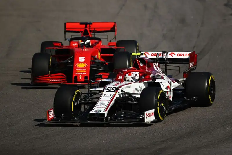 Sul podio con il finlandese la Red Bull di Max Verstappen e il compagno di scuderia Hamilton.