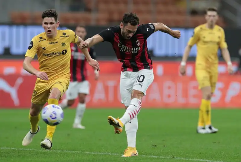 Per i rossoneri in gol Lorenzo Colombo e doppietta di Calhanoglu. Di Junker e Hauge le reti norvegesi.