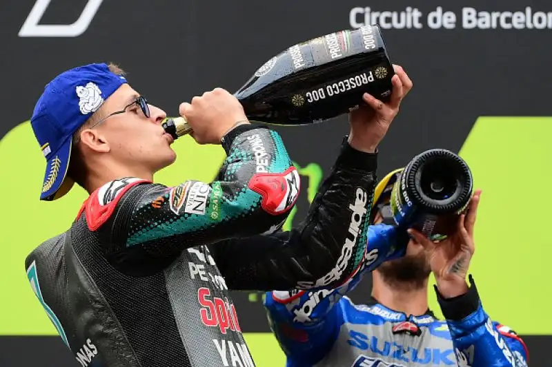 Terza vittoria stagionale per il francese, sul podio con lui Joan Mir e Rins. Quarto Franco Morbidelli davanti a Miller e Bagnaia.