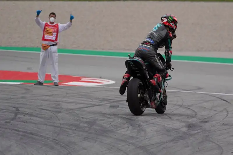 Terza vittoria stagionale per il francese, sul podio con lui Joan Mir e Rins. Quarto Franco Morbidelli davanti a Miller e Bagnaia.