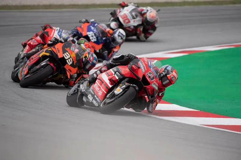 Terza vittoria stagionale per il francese, sul podio con lui Joan Mir e Rins. Quarto Franco Morbidelli davanti a Miller e Bagnaia.