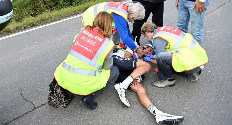 Alaphilippe sarà operato nella giornata di lunedì dal dottor De Schrijver.