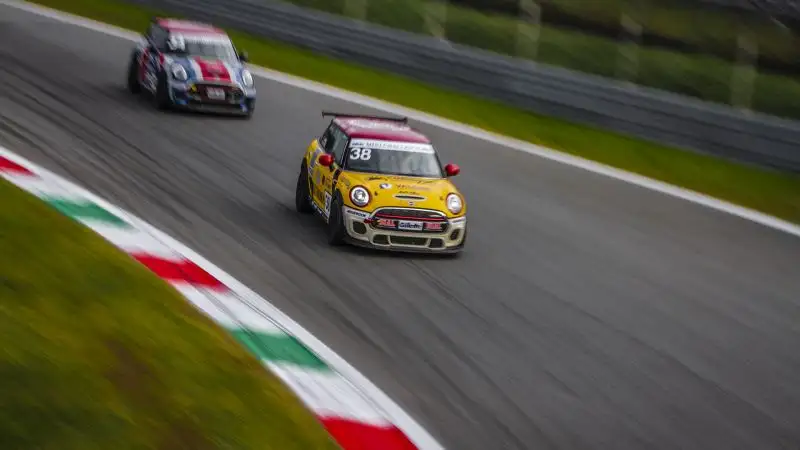 Un fine settimana all’insegna del rombo dei motori