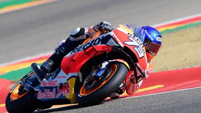 Ora la classifica dice che Mir ha 121 punti, Quartararo 115, Viñales 109 e Dovizioso 106. E mancano soltanto quattro gare. Domenica si corre ancora ad Aragon, per il Gp di Teruel.
