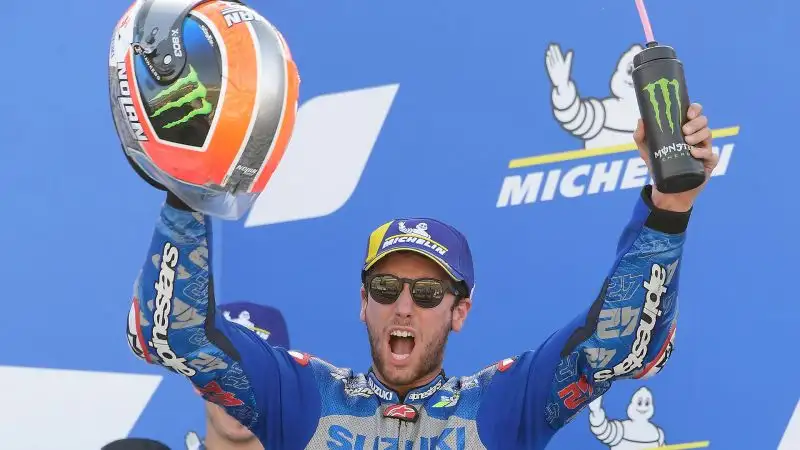 A vincere Alex Rins, determinato fin dal primo secondo, e bravo con la sua Suzuki nel reggere agli attacchi di Alex Marquez, che sembra un altro rispetto alla pria parte della stagione.