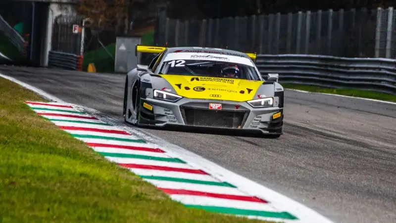 Per la GT4 AM a Luca Magnoni su Mercedes AMG GT4 di Nova Race.
