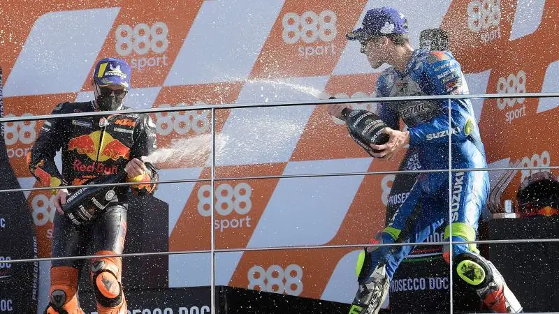 Il centauro della Suzuki ha conquistato la sua prima vittoria in carriera nella classe regina, completando un weekend perfetto. 