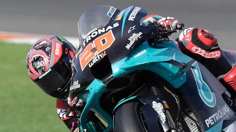  Il vantaggio dello spagnolo sui rivali è ora netto: in classifica generale Rins e Quartararo, i primi inseguitori, sono lontani 37 punti.