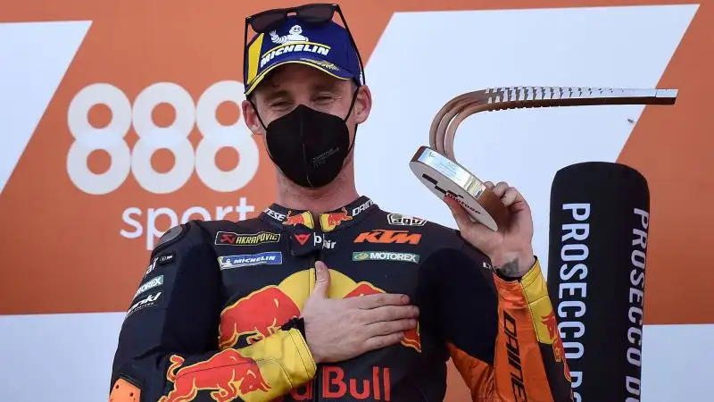 Sul podio di Valencia oltre a Mir c'è proprio Rins, a testimonianza del dominio Suzuki, terzo Pol Espargarò (KTM).
