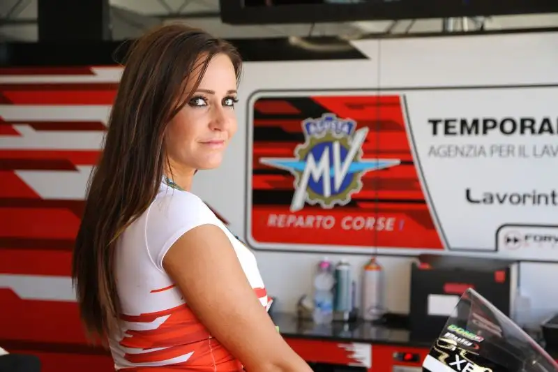 Stefano Manzi, romagnolo, è impegnato nel campionato del mondo delle Moto2