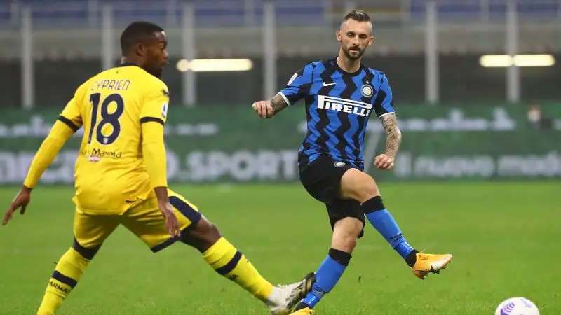 Brozovic castiga Sepe con una bella conclusione e dimezza lo svantaggio.