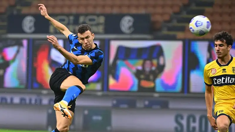 Perisic va giù in area cinturato da Balogh: il Var non interviene, ma sembrava rigore.