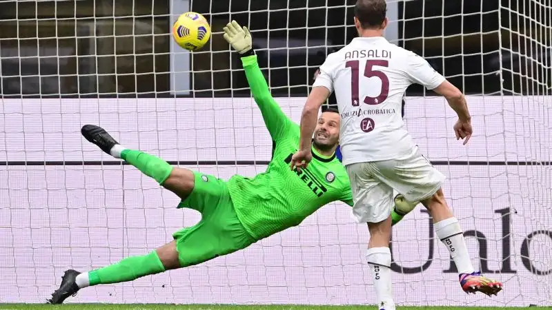 Cristian Ansaldi, dal dischetto, non ha lasciato scampo ad Handanovic. E non ha esultato