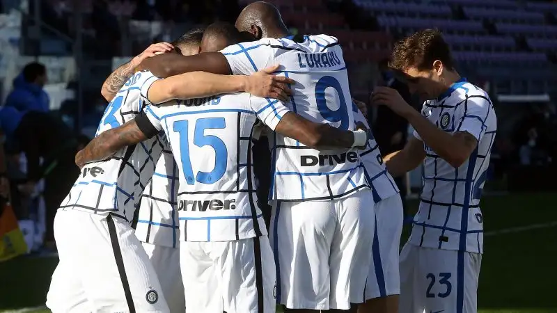 Nulla può il portiere su una conclusione dell'ex Barella: 1-1 al 77'. 