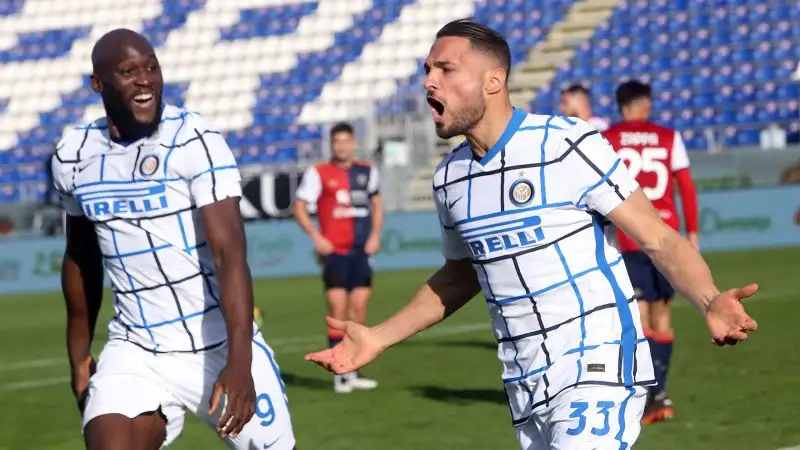 Cragno sbaglia tutto a pochi minuti dalla fine facendosi scavalcare da un cross innocuo forse tradito dal vento: D'Ambrosio ringrazia e segna il 2-1.
