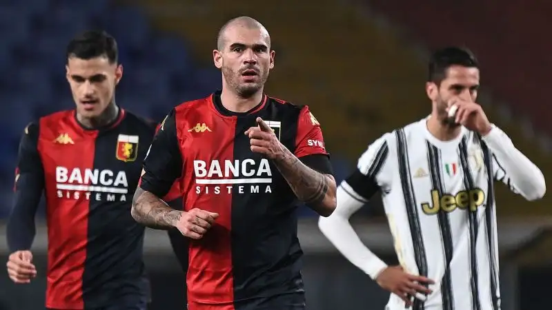 I liguri reagiscono subito: cross di Pellegrini, Alex Sandro si fa scavalcare, Sturaro colpisce per l'1-1. 