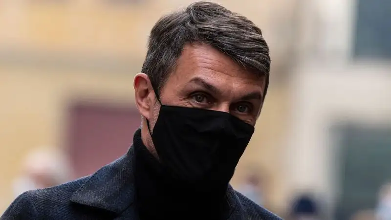  Paolo Maldini, che stava emergendo nel Milan quando Rossi, in rossonero, era quasi a fine carriera. 