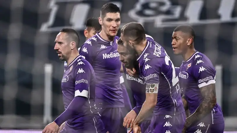 I bianconeri protestano dopo un contatto in area tra Dragowski e Bernardeschi: per l'arbitro tutto regolare. Arriva il gol dell'ex, lo segna Caceres ed è 3-0. 