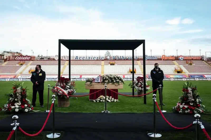 La camera ardente è stata allestita allo stadio Menti