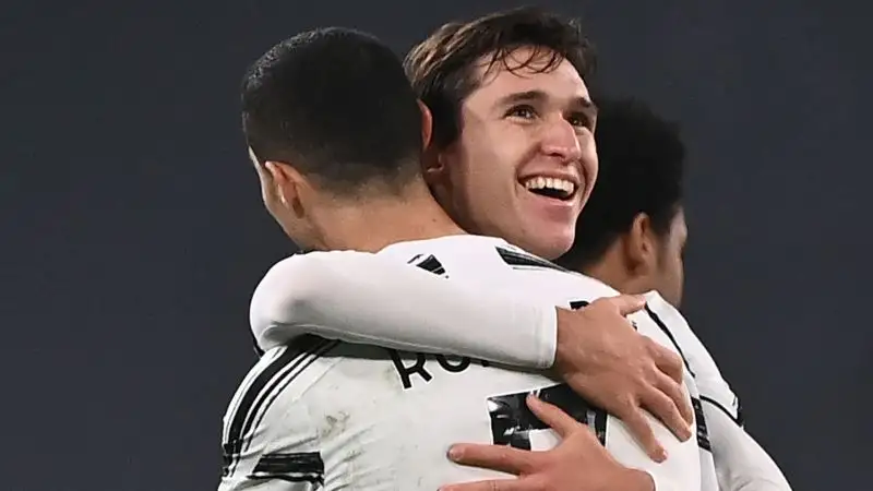 Il vantaggio dei padroni di casa arriva poco prima della mezz'ora. Chiesa, che fino a quel momento non aveva toccato palla, segna un gran gol. La reazione dei nerazzurri c'è. Ma c’è anche Szczesny a dire no a Zapata. Nel frattempo i piemontesi avevano perso Arthur, al suo posto Rabiot.