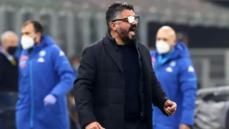 Il Napoli è pericoloso: Insigne ci prova sottomisura, ma Handanovic compie un autentico miracolo.