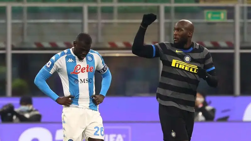 "Non ho detto quello che pensi!", insiste il capitano partenopeo. Ma l'arbitro è irremovibile. Dal dischetto segna Lukaku al 71' e l'Inter vince.