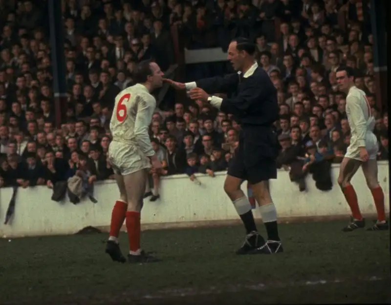 Nobby Stiles -
Grintosissimo, vinse Mondiale con l'Inghilterra e Coppa dei campioni con il Manchester United. Aveva 78 anni