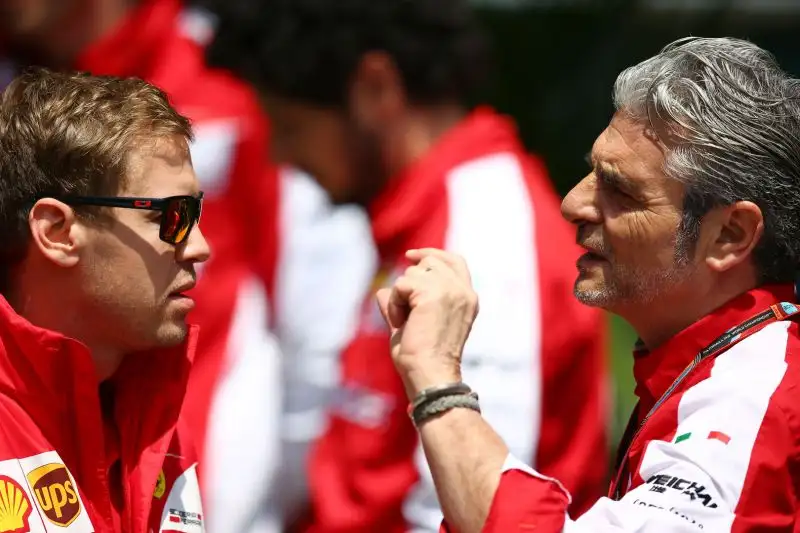 Con Maurizio Arrivabene il feeling è da subito molto buono: "Seb è un grande uomo squadra", spiega il team principal.