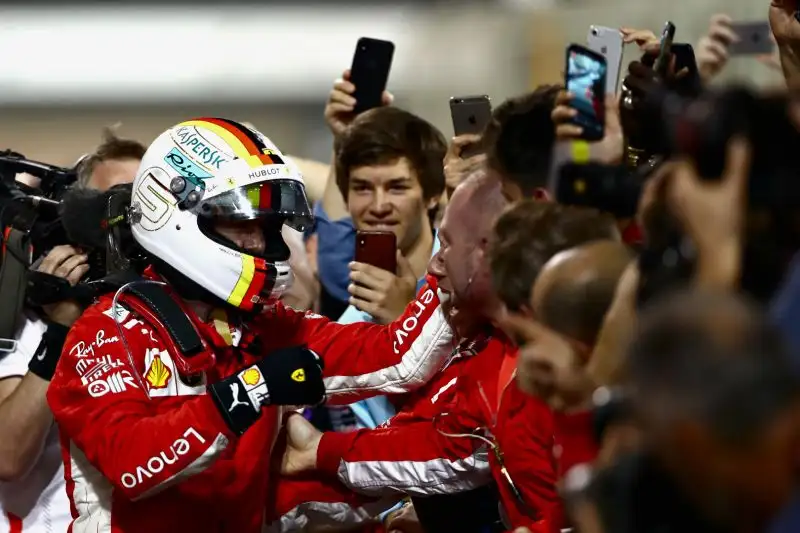 In Bahrain concede il bis partendo dalla pole position e resistendo al ritorno di Bottas.